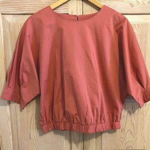 Minimalist Capsule Wardrobe Top Prologue Minimalist Chic 90s Earth tone Subtle